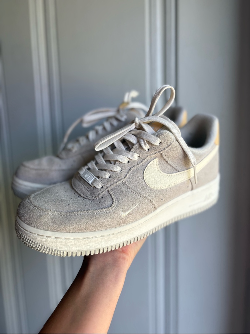 Womens Nike Air Force 1 Suede Sneakers in Light Beige/Cream Size 8